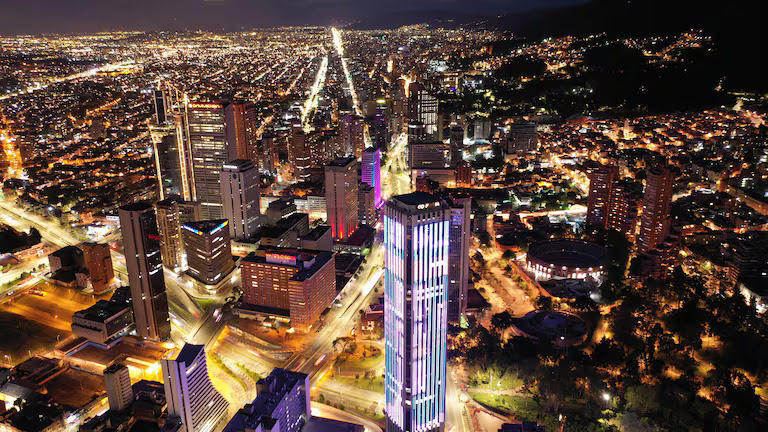 Las reflexiones del urbanista Peter Bishop sobre el desarrollo de Bogotá: “El cambio es complejo y no hay soluciones sencillas”