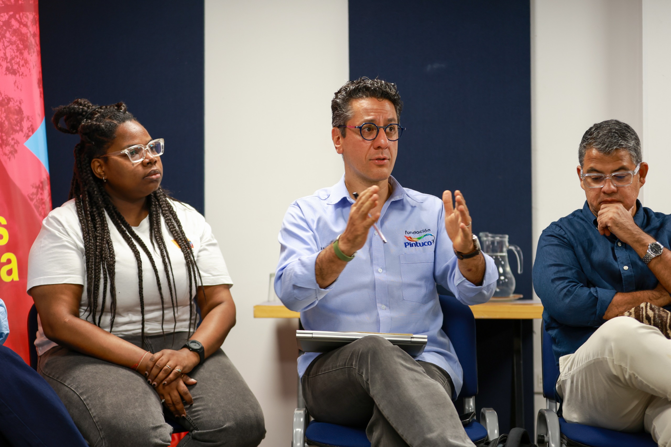reunión EDRU con representantes  fundación pintuco y fundación santo domingo