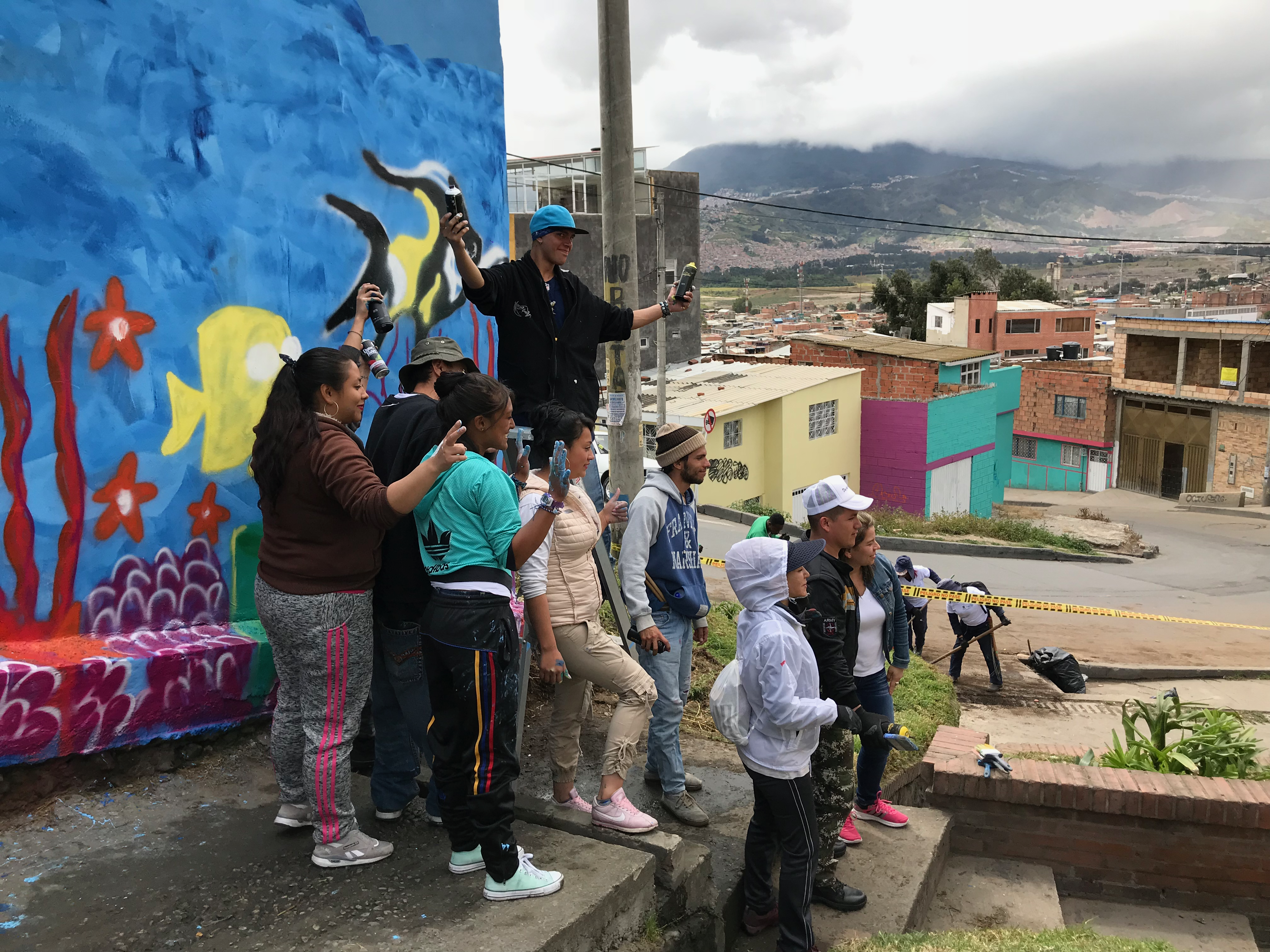 Habitantes del sector participando de la campaña