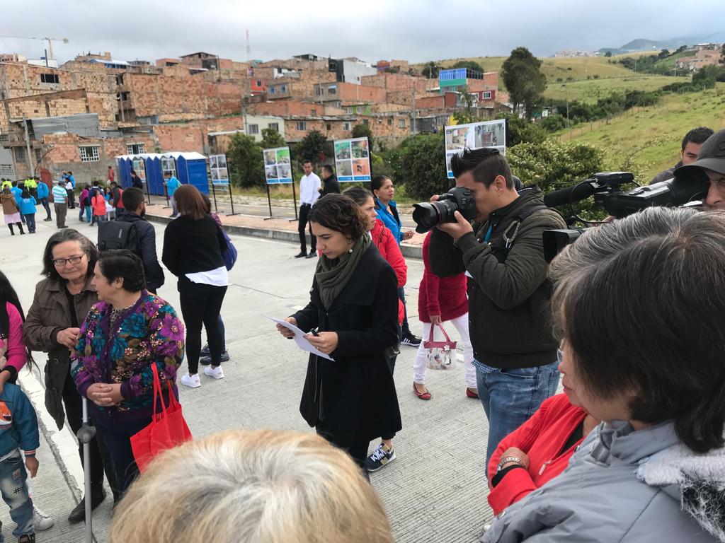 Habitantes y participantes del anuncio de proyecto de vivienda